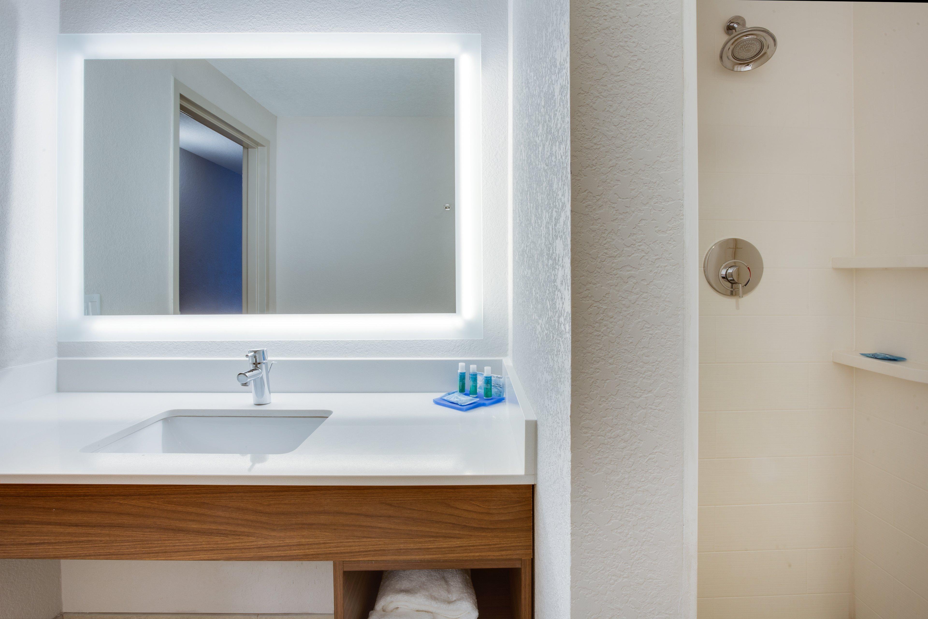 Holiday Inn Express Hotel & Suites Tampa-Fairgrounds-Casino By Ihg Bagian luar foto