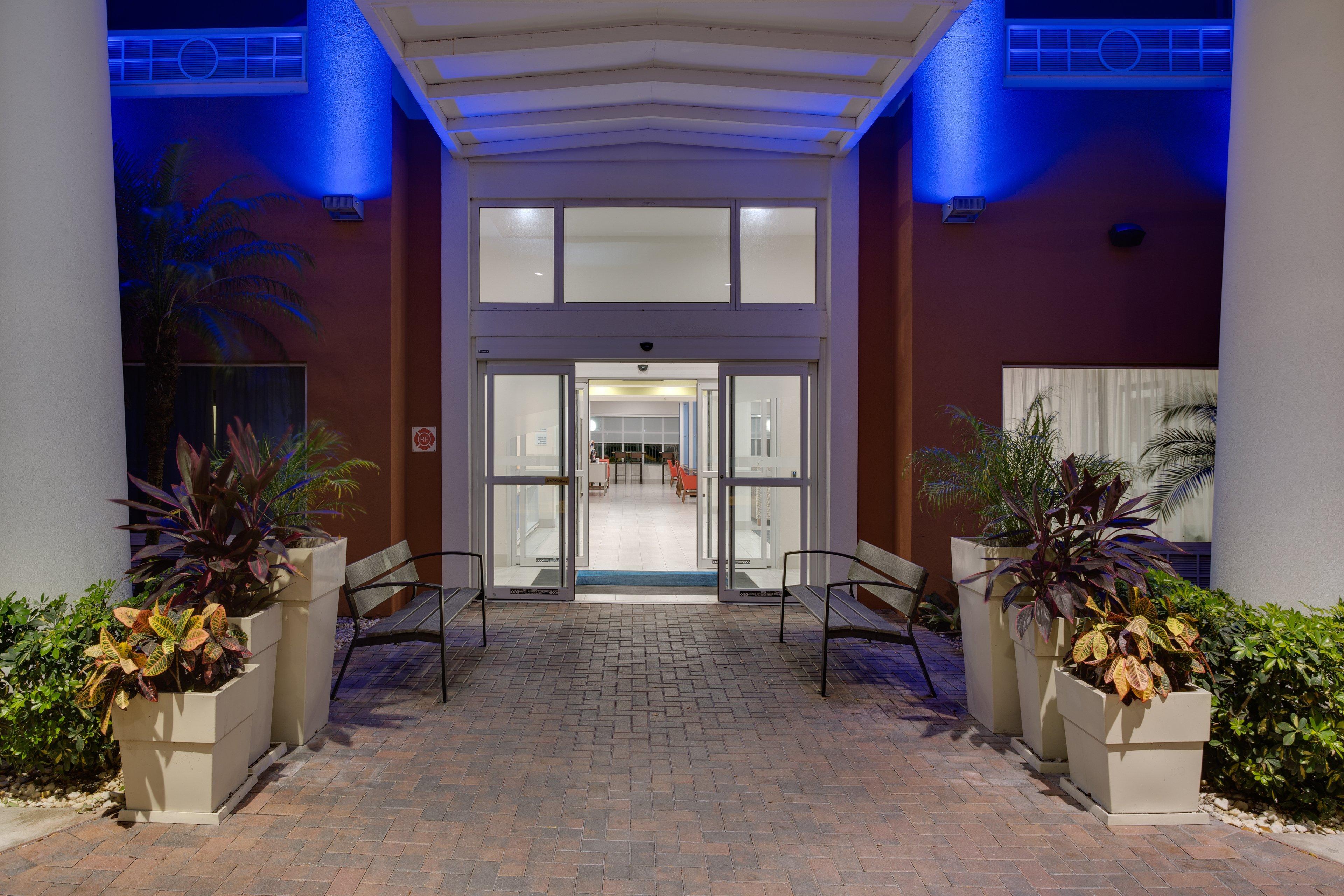 Holiday Inn Express Hotel & Suites Tampa-Fairgrounds-Casino By Ihg Bagian luar foto