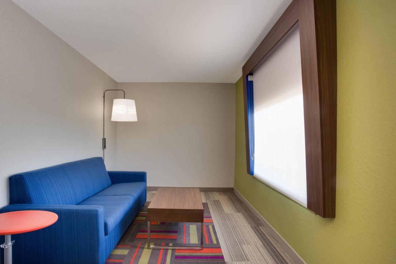 Holiday Inn Express Hotel & Suites Tampa-Fairgrounds-Casino By Ihg Bagian luar foto