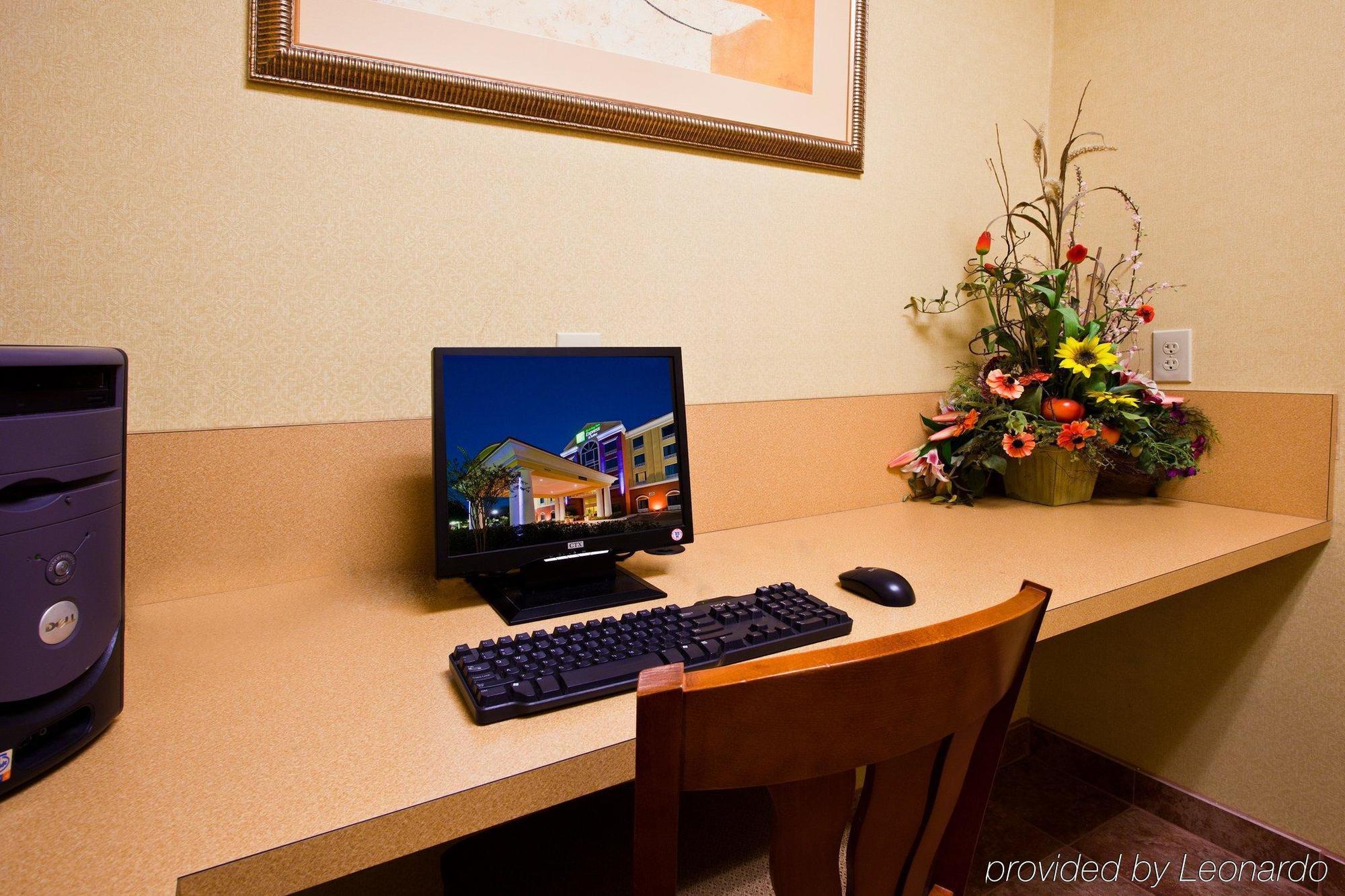 Holiday Inn Express Hotel & Suites Tampa-Fairgrounds-Casino By Ihg Fasilitas foto