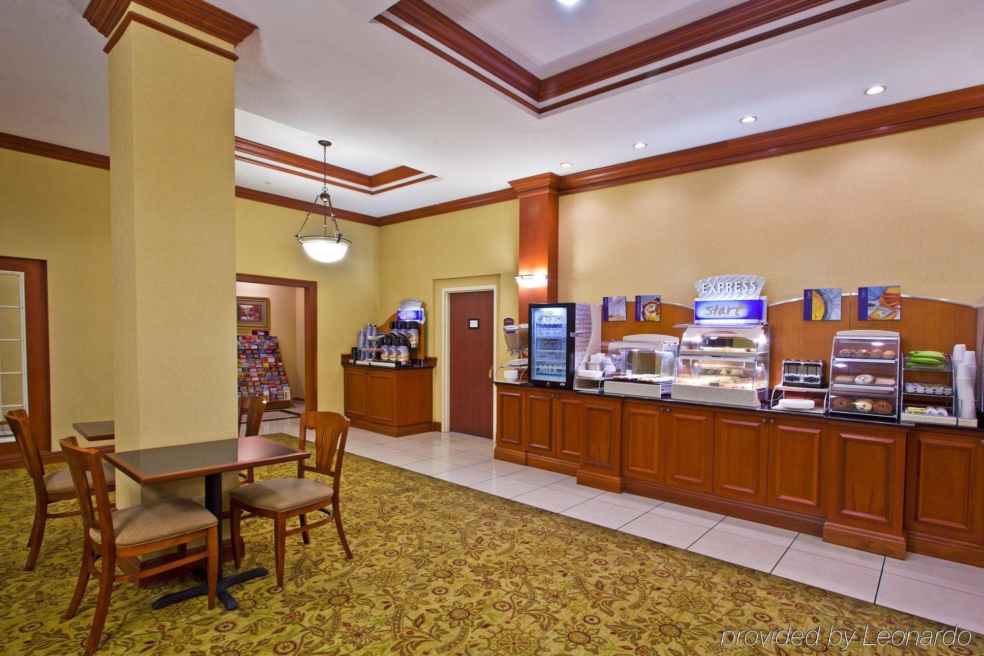 Holiday Inn Express Hotel & Suites Tampa-Fairgrounds-Casino By Ihg Restoran foto