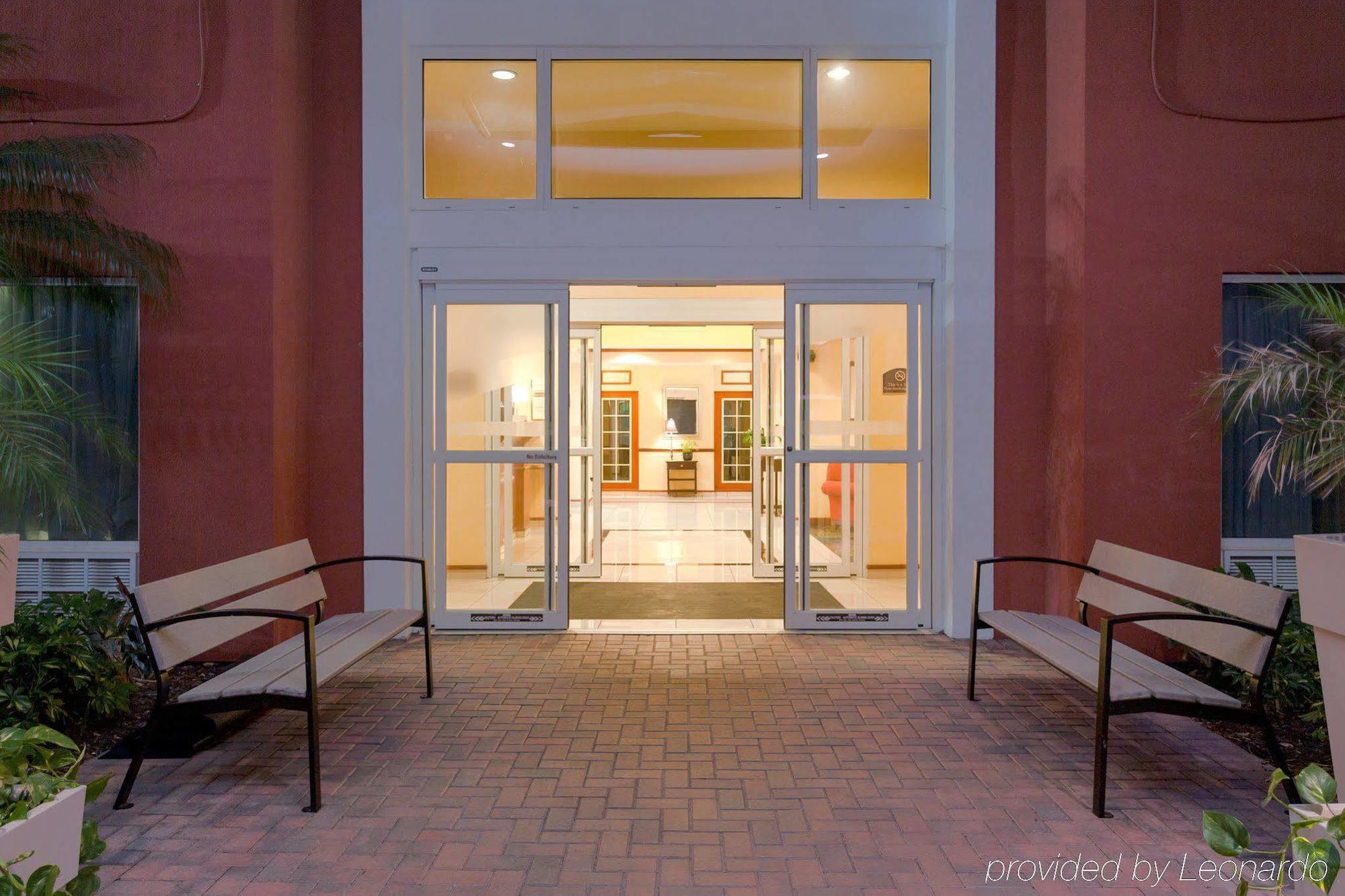 Holiday Inn Express Hotel & Suites Tampa-Fairgrounds-Casino By Ihg Bagian luar foto